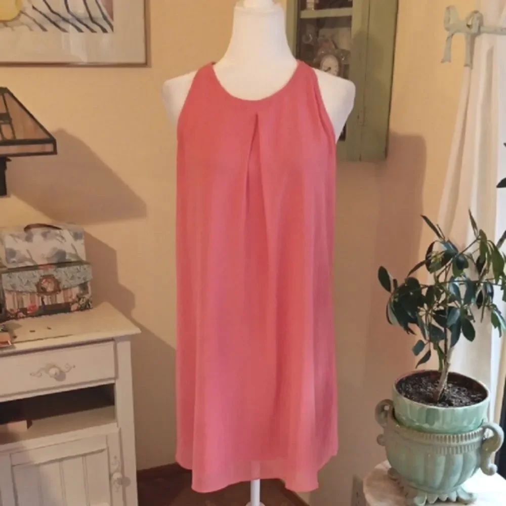By & By Chic Coral Sleeveless Shift Dress. Soft Girl. Coquette